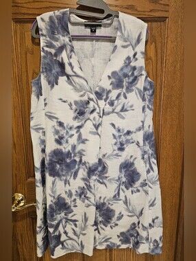 Karen Kane White Sleeveless V-Neck Tunic with Navy Floral Print